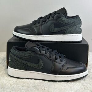 Jordan Women's Sneakers Black and Gray